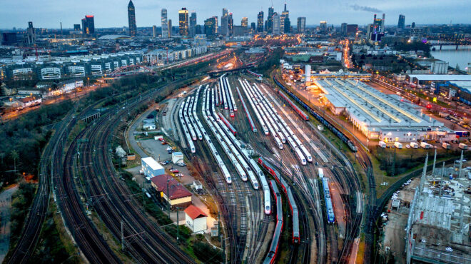 οι-απεργίες-παραλύουν-τη-γερμανία-562947136