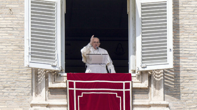 πάπας-φραγκίσκος-προσεύχομαι-για-τα-θ-562948171