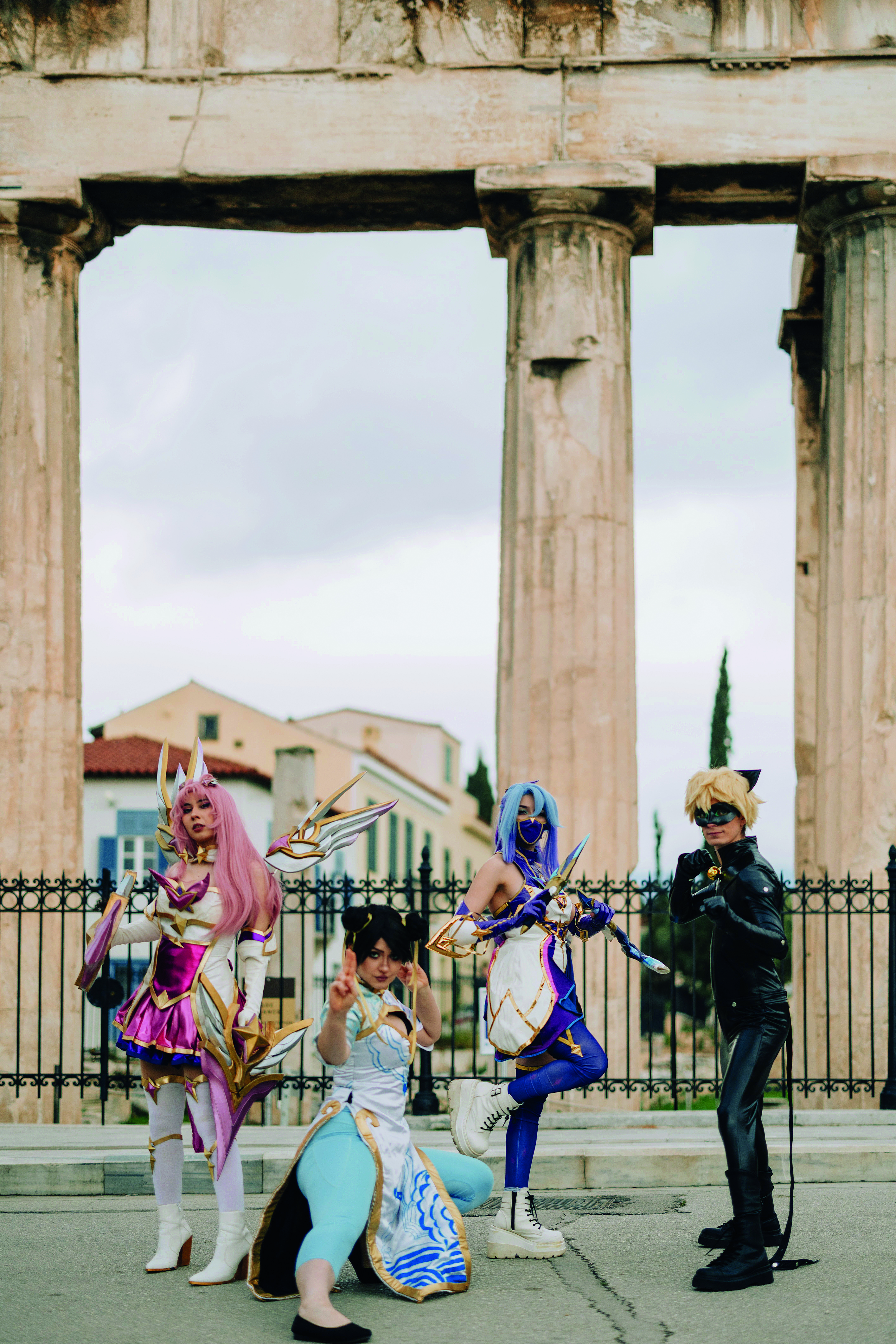 Cosplay: Τι γυρεύει μία παρέα από υπερήρωες στην Πλάκα-1