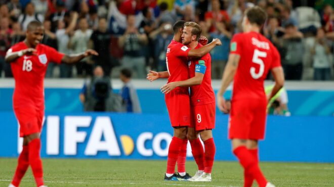 ανω-κάτω-οι-aγγλοι-με-τη-νέα-ποδοσφαιρ-562945045