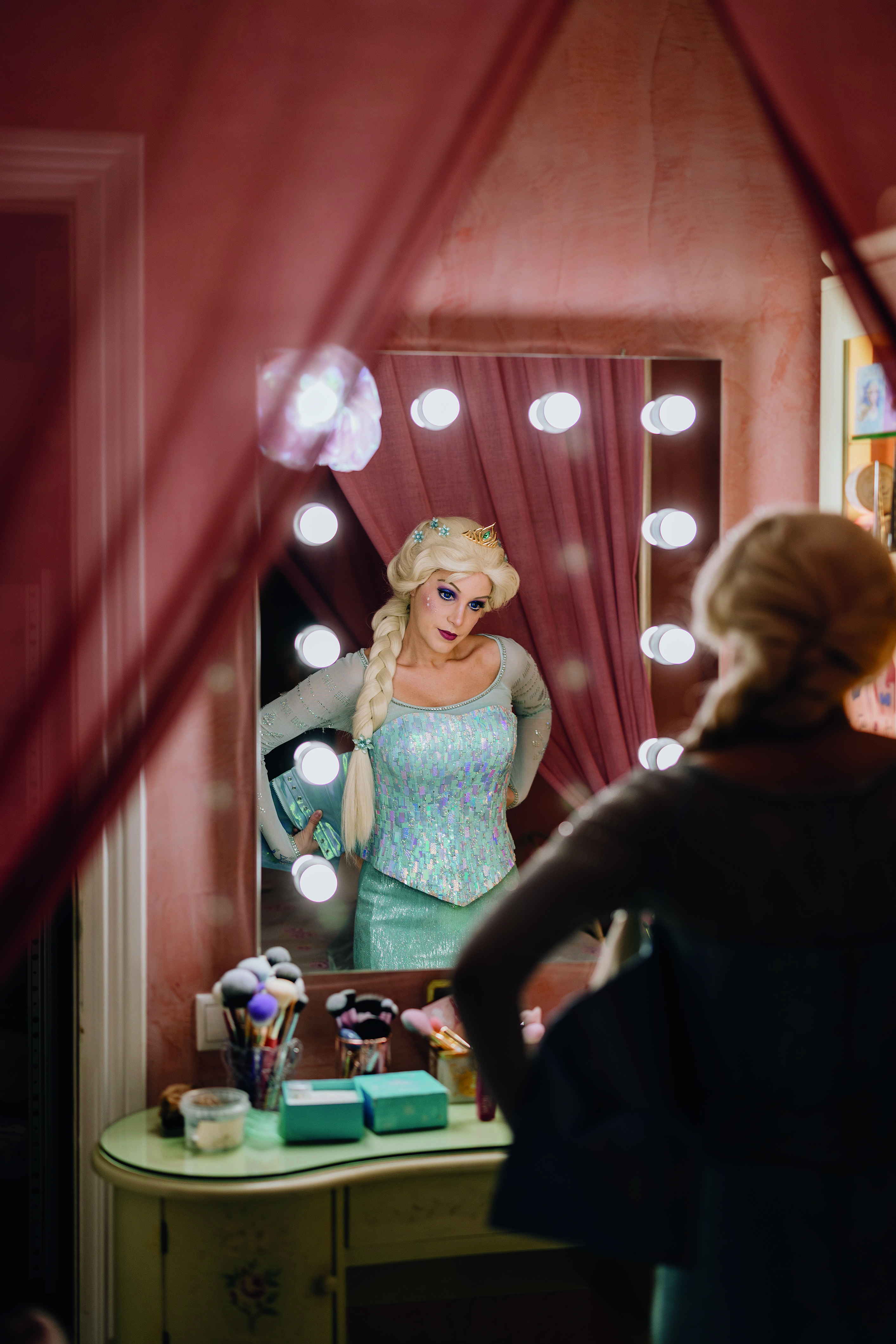 Cosplay: Τι γυρεύει μία παρέα από υπερήρωες στην Πλάκα-4