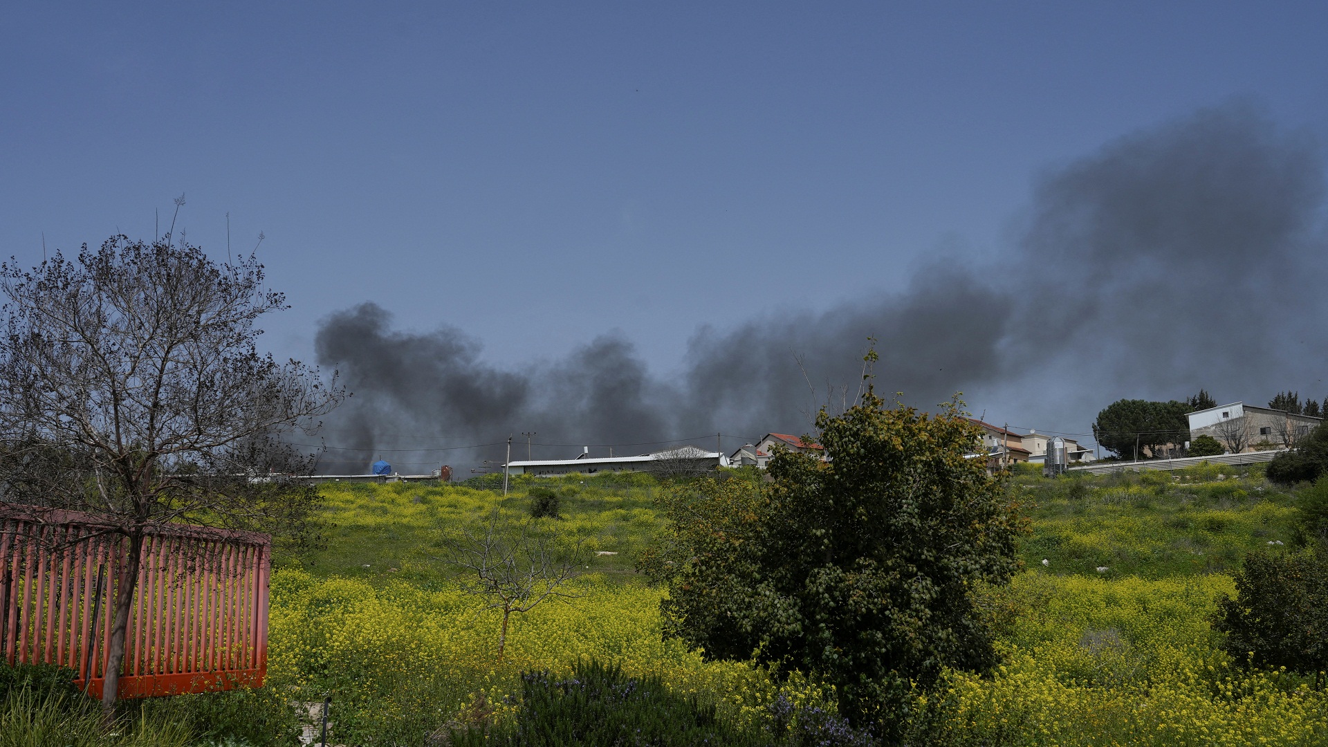 Ισραήλ: Δεκάδες ρουκέτες της Χεζμπολάχ κατά της πόλης Κιριάτ Σμόνα-1