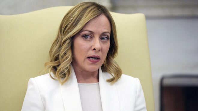 politico-η-μελόνι-παίζει-το-χαρτί-τραμπ-για-να-562934149