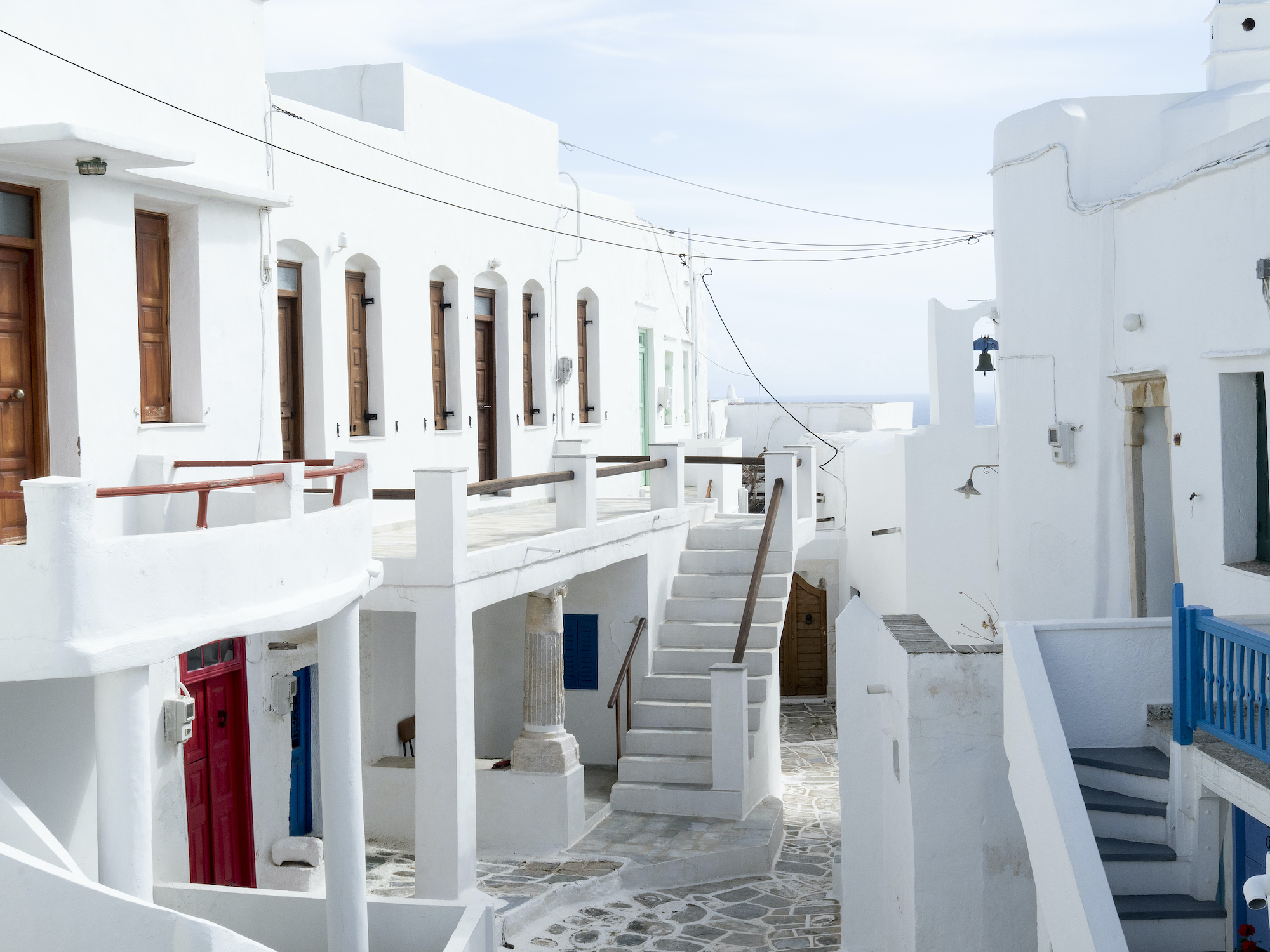 Σίφνος, εκεί όπου οι βίλες πολιορκούν τις θεμωνιές-11