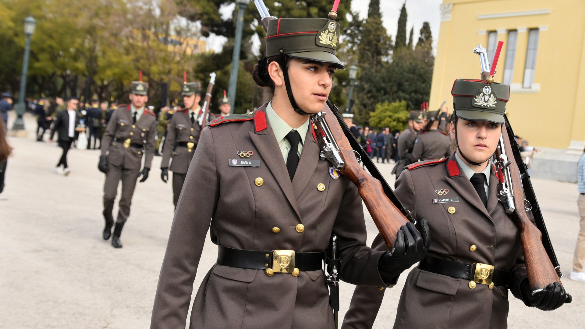 25η Μαρτίου: Εντυπωσιακή η μεγάλη στρατιωτική παρέλαση στο Σύνταγμα (εικόνες-βίντεο)-2