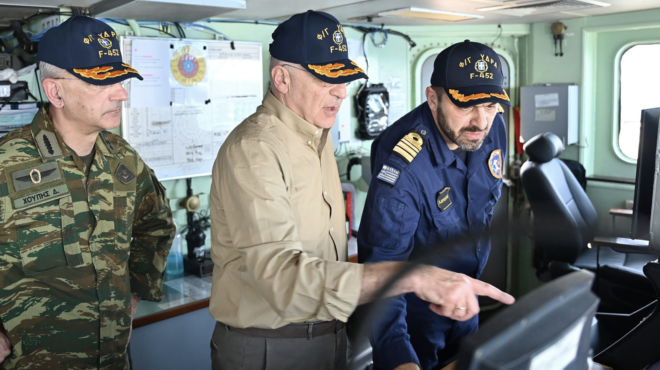 ερυθρά-θάλασσα-στη-φρεγάτα-υδρα-ο-νί-562927153