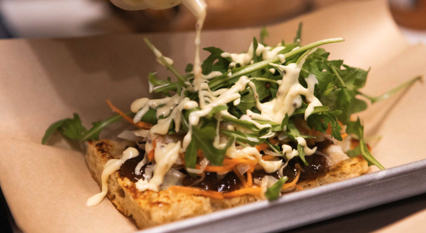 Caprus: Στο νέο σαντουιτσάδικο της Κυψέλης κλείνουν προβατίνα και παστιτσάδα σε ψωμί-2