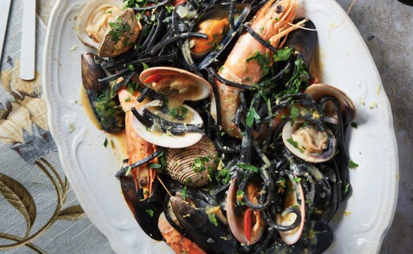 ταλιατέλες-με-γαρίδες-και-ανάμεικτα-ό-562923118