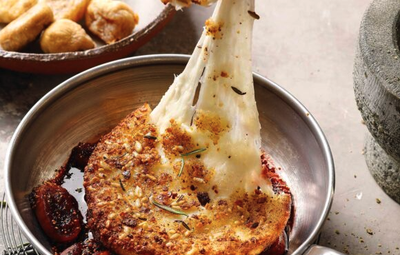 σαγανάκι-με-λαδοτύρι-και-σάλτσα-ξερών-562930651