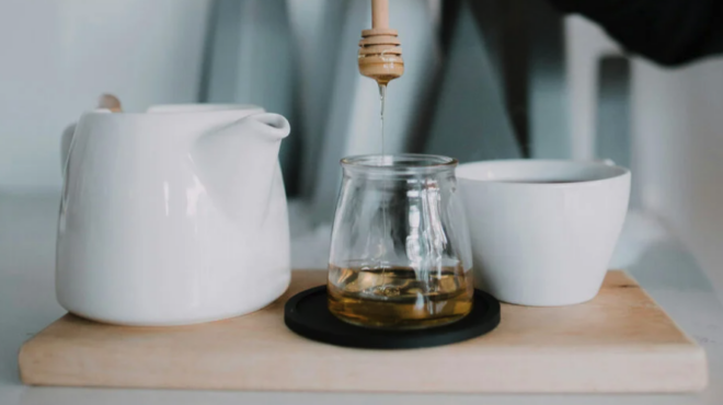 απώλεια-βάρους-το-ζεστό-νερό-με-μέλι-εί-562943179