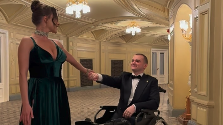 ουκρανή-πορνοστάρ-συγκεντρώνει-χρήμ-562949950