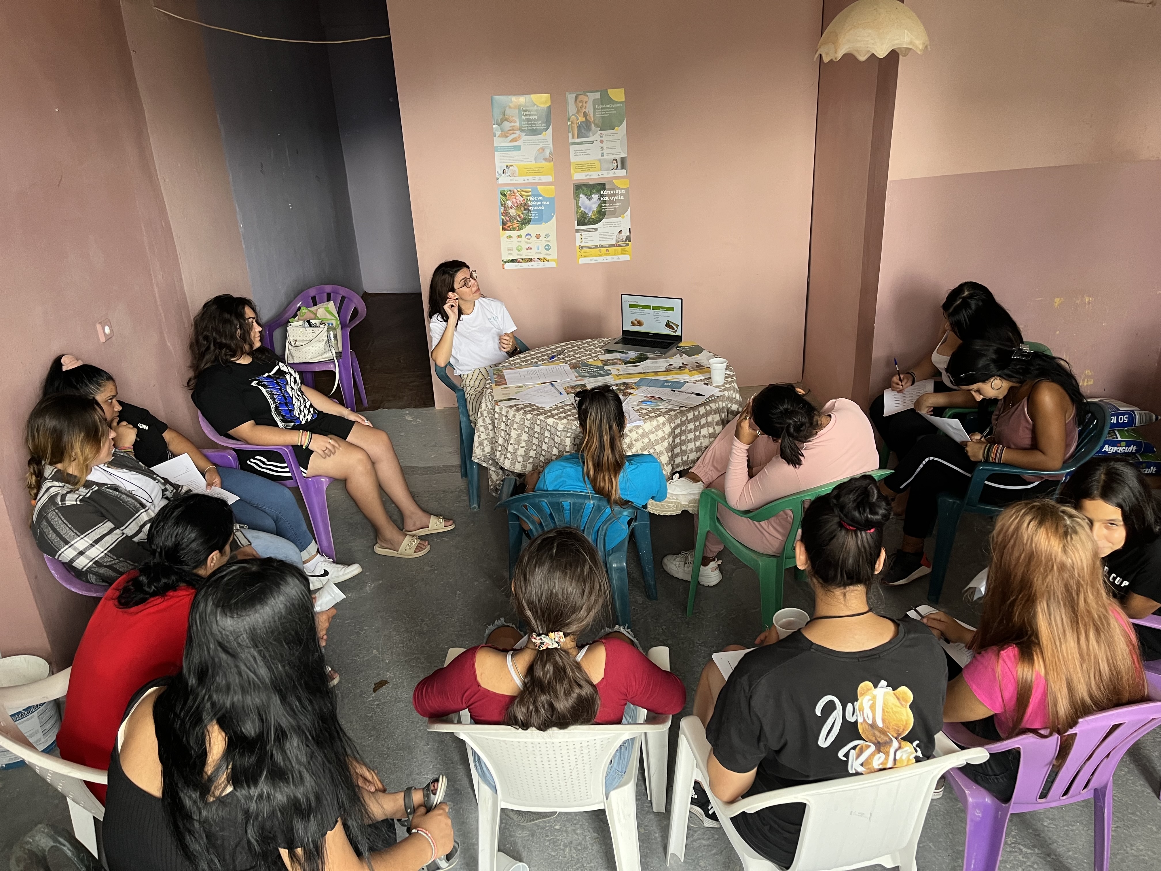 «Καμία να μην μείνει στο περιθώριο» – Οταν τσιγγάνες διδάσκουν τσιγγάνες-3