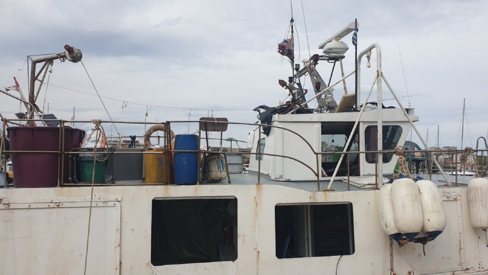 Λαύριο: Εικόνες από τον εντοπισμό εκατομμυρίων χαπιών που χρησιμοποιούνται ως ναρκωτικά-1