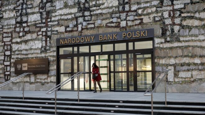 unicredit-είναι-πιθανό-η-εκτ-να-μειώσει-πρώτη-τ-562924057