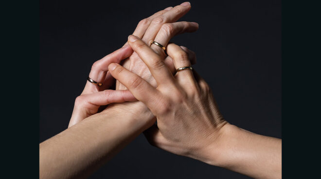 τρεις-θηλυκές-φωνές-αφηγούνται-ιστορ-562917028