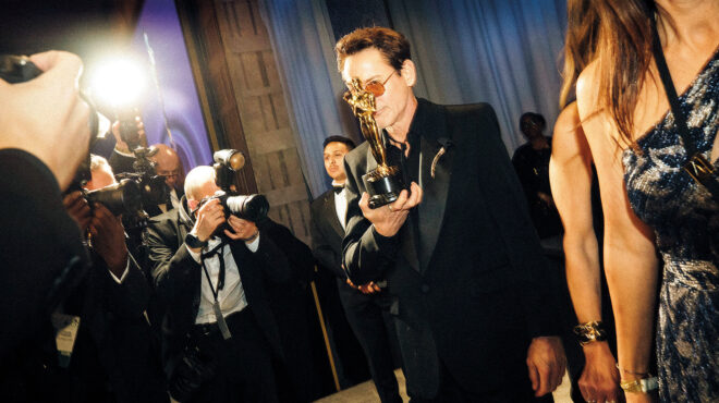 τι-συνέβη-πίσω-από-τις-κλειστές-πόρτες-562934914