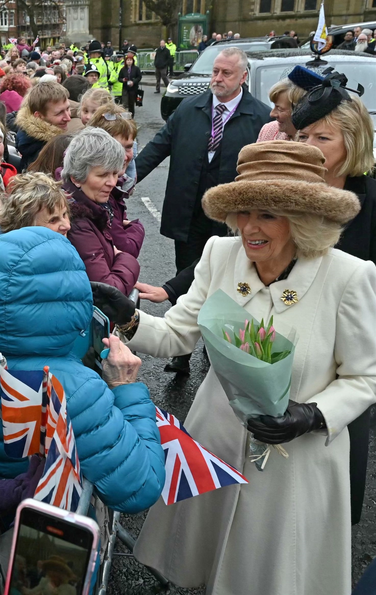 Βρετανία: Μήνυμα αισιοδοξίας από τον Κάρολο-2