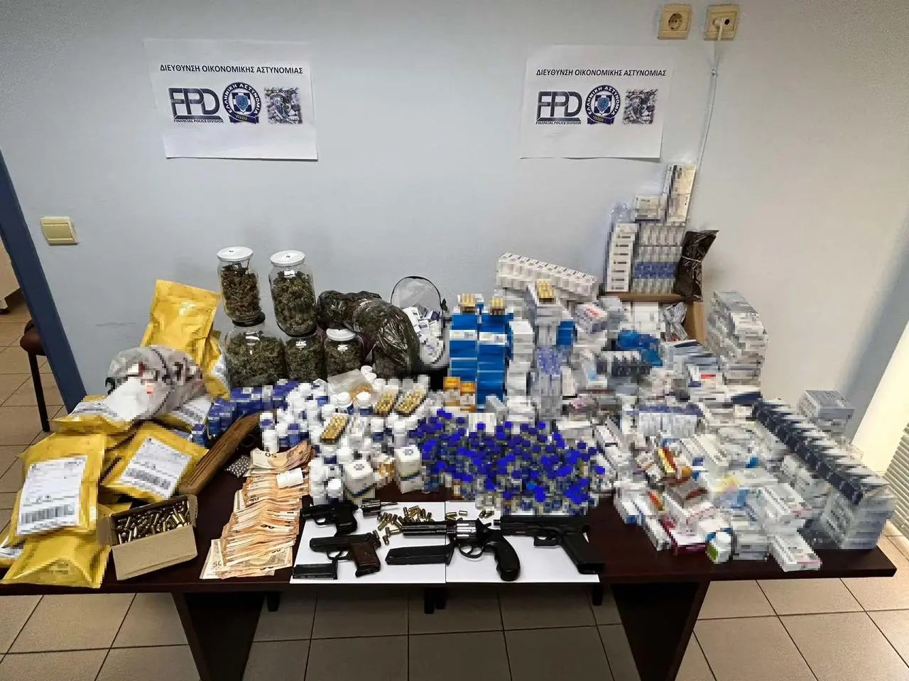 Εξαρθρώθηκε διεθνής σπείρα που διακινούσε αναβολικά και ναρκωτικά – Πέντε συλλήψεις-5