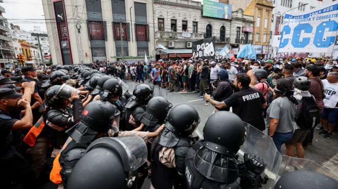 διαδηλώσεις-στην-αργεντινή-για-τις-100-η-562938499