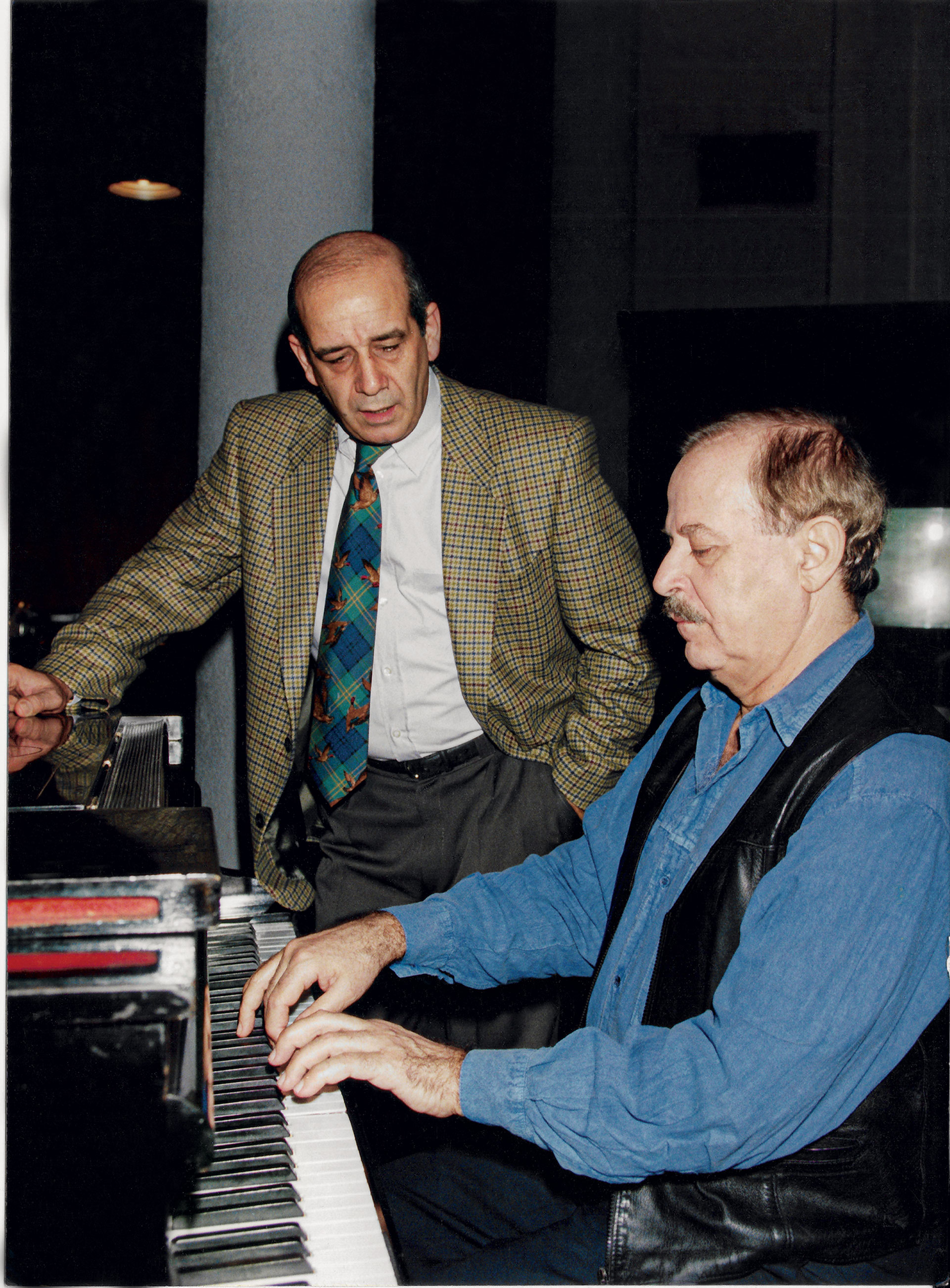 Ενα νέο ντοκιμαντέρ ρίχνει φως και αγάπη στον Γιάννη Σπανό-9