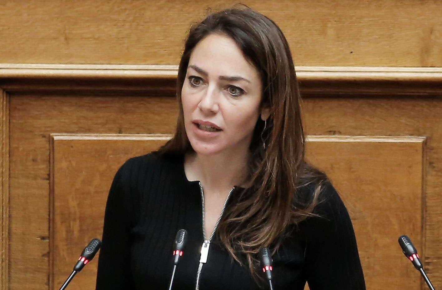 Πρόταση δυσπιστίας: Αυλαία με επίθεση στην αντιπολίτευση-2