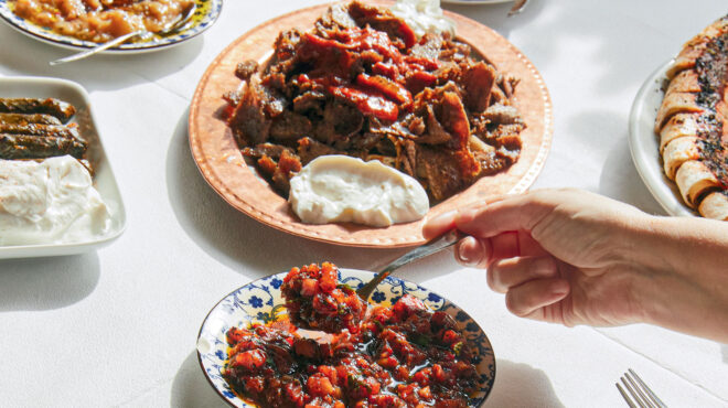 για-ζουμερό-ντονέρ-και-ωραία-φιλοξενί-562933000