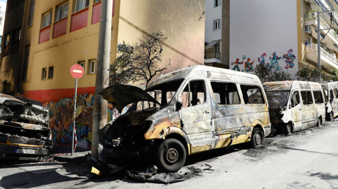 οι-μολότοφ-και-οι-πυροπαθείς-του-ζωγρά-562947736