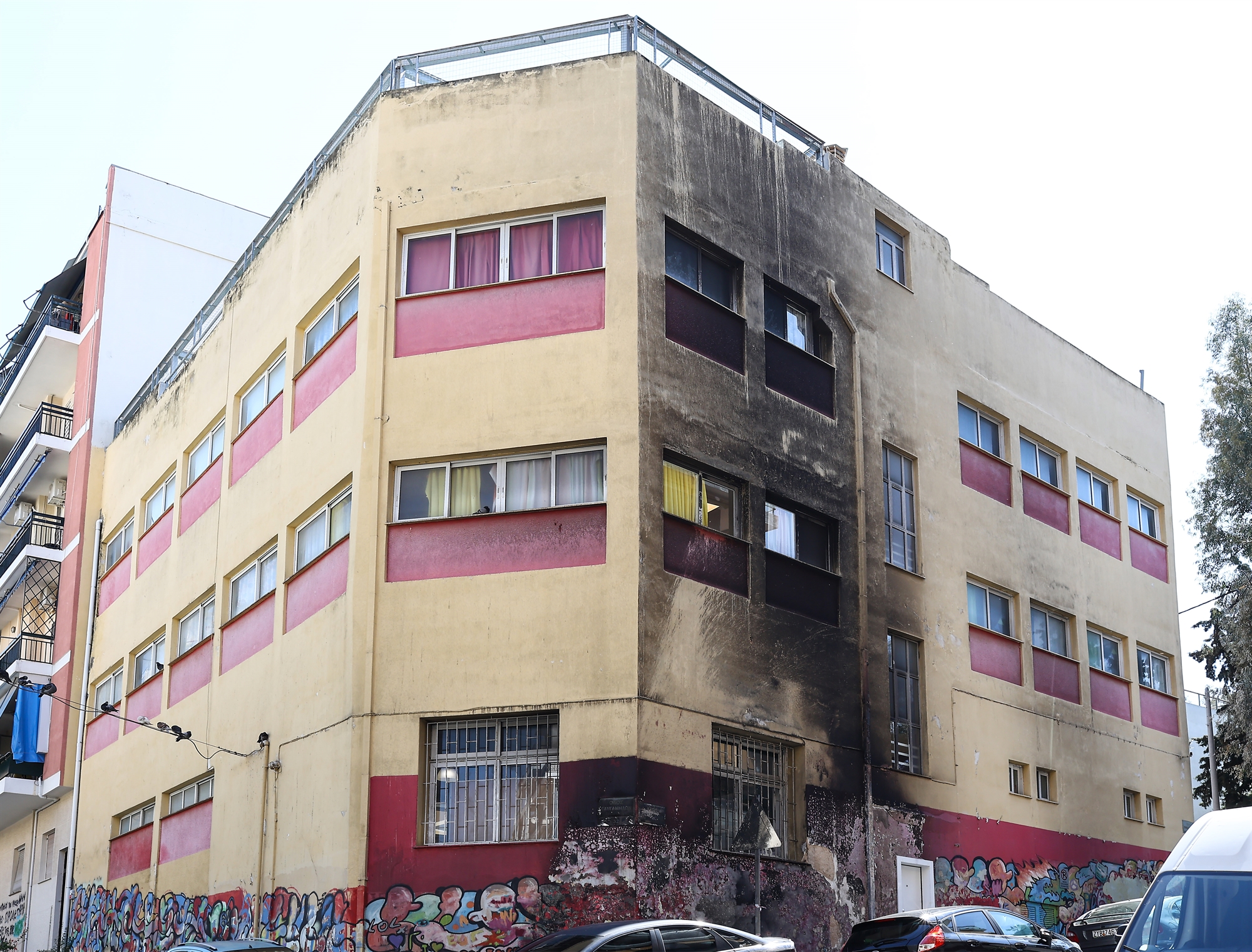 Οι μολότοφ και οι πυροπαθείς του Ζωγράφου-2