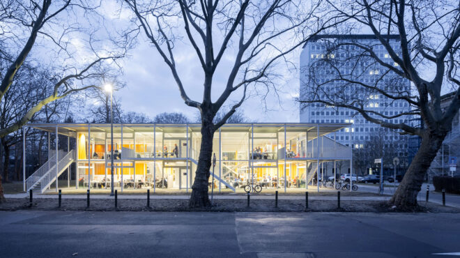 η-εκπαίδευση-στην-πρώτη-γραμμή-562925695