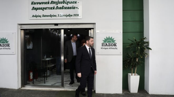 μηχανοδηγός-της-αντιπολίτευσης-562956082