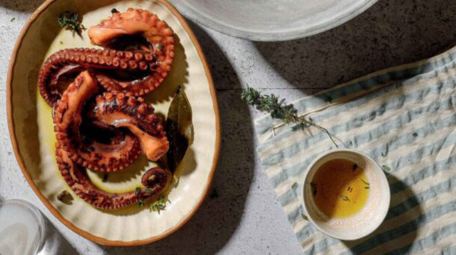 χταπόδι-ξιδάτο-ο-κλασικός-μεζές-562956949