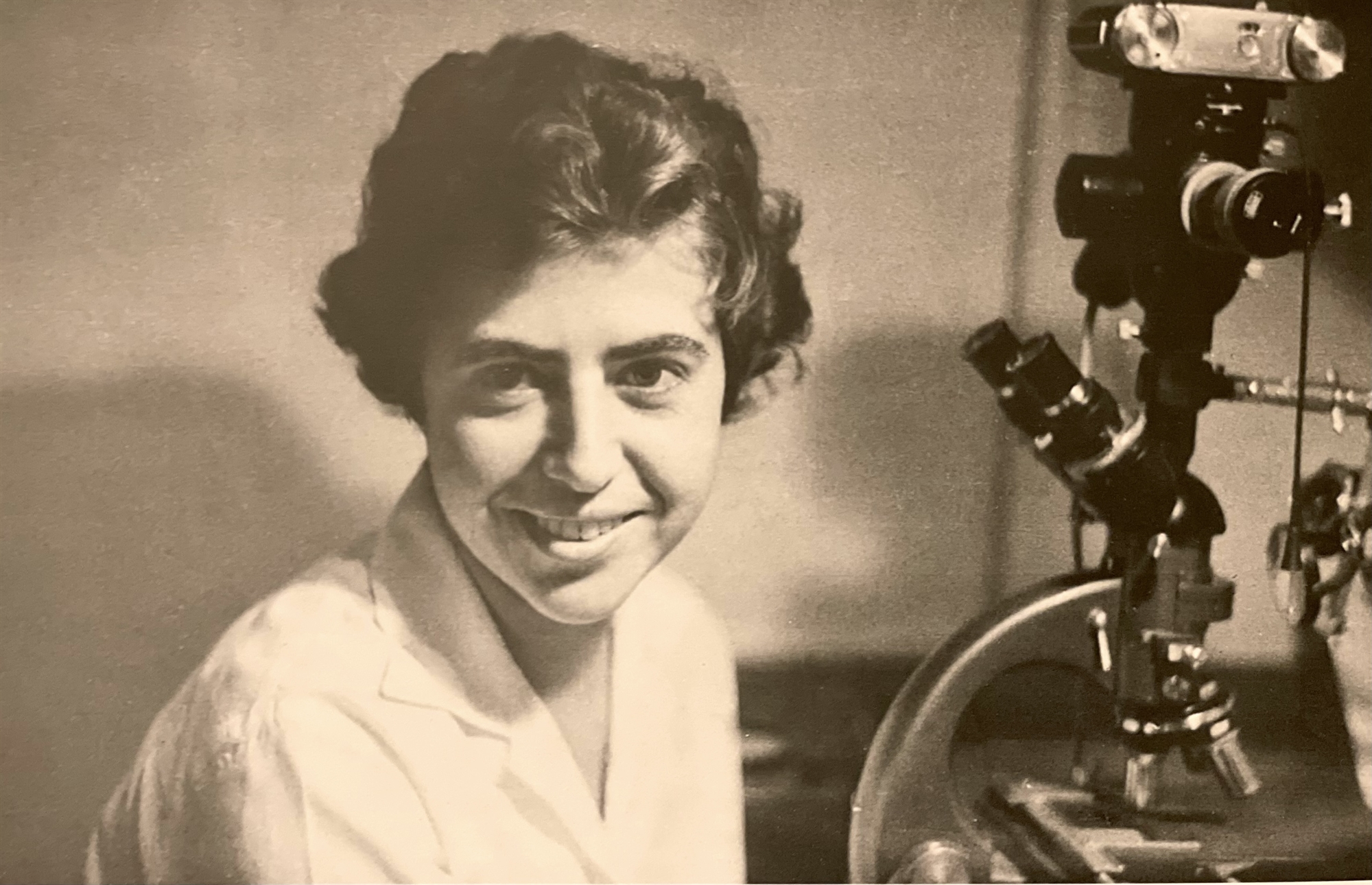 Από τη Λέσβο, στο εργαστήριο με τον Dr. Pap-2