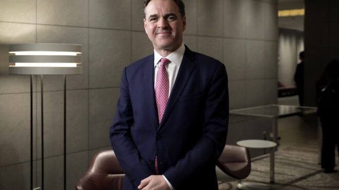 νάιαλ-φέργκιουσον-στην-κ-ο-τραμπ-μπλ-562956106