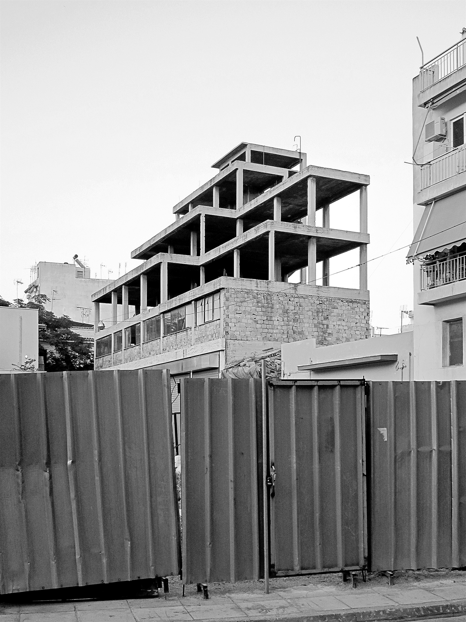 Τσιμεντένιοι δεινόσαυροι στην Αθήνα-3