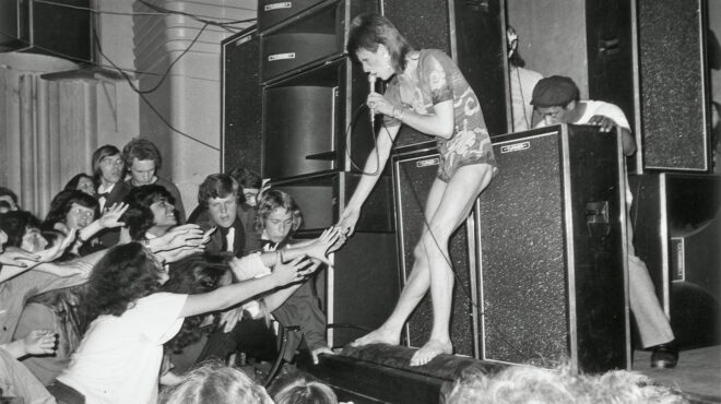 ο-ζίγκι-στάρνταστ-και-οι-αράχνες-από-τ-562935178