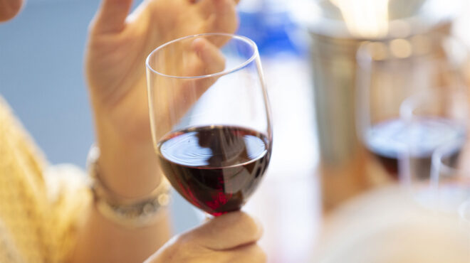 μύθοι-και-αλήθειες-για-το-κόκκινο-κρασ-562920640