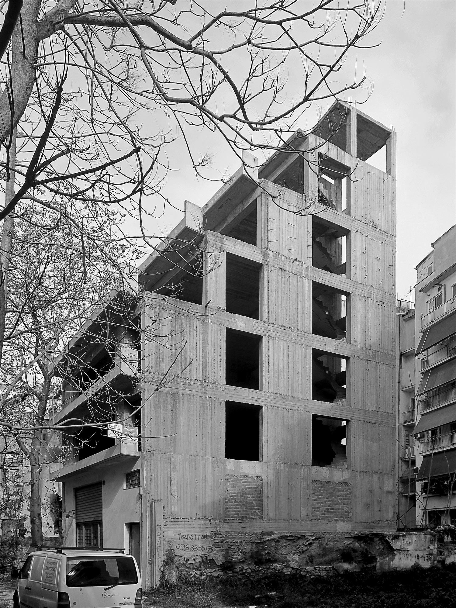 Τσιμεντένιοι δεινόσαυροι στην Αθήνα-4