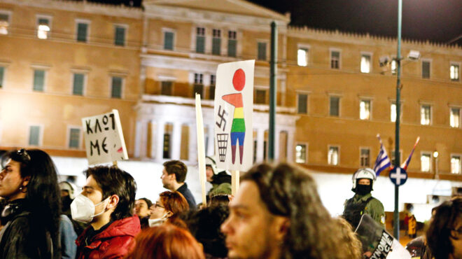 αγέλες-διπόδων-και-η-σιωπή-των-μαζανθρ-562935250