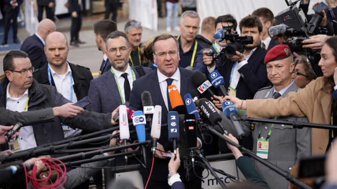 γερμανία-καίει-τον-σολτς-το-σκάνδαλο-τ-562916287