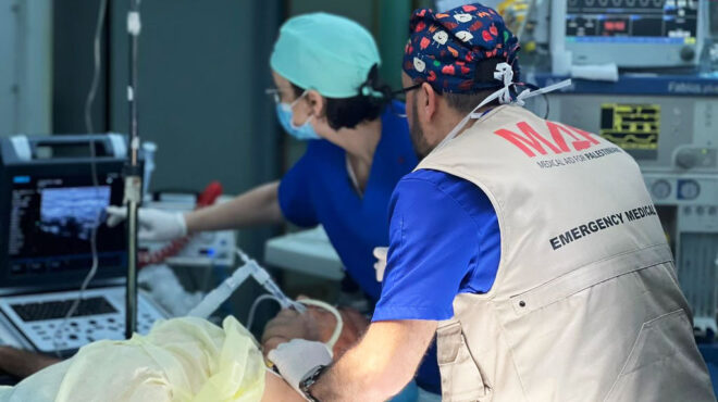 εθελόντρια-αναισθησιολόγος-στη-γάζα-562947178