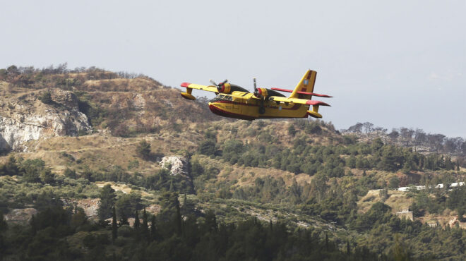 στη-βουλή-η-προμήθεια-canadair-562931986