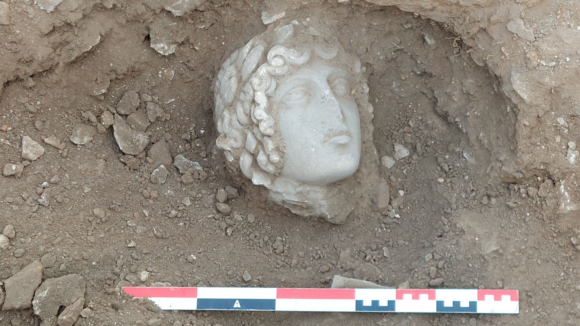 Ανασκαφή Φιλίππων: Μαρμάρινη «κεφαλή του Απόλλωνα» στα ευρήματα του 2023-3