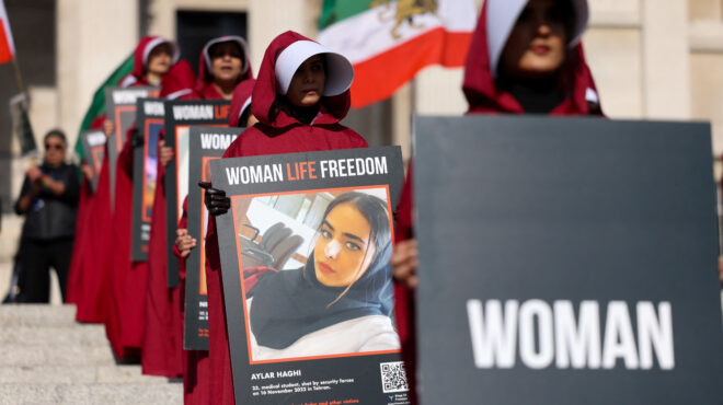 ιράν-δύο-γυναίκες-συνελήφθησαν-επειδ-562925410