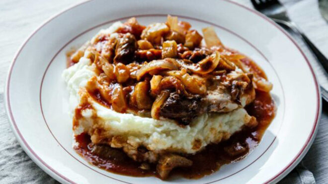 κοτόπουλο-κρασάτο-με-μαραθόριζα-562954333