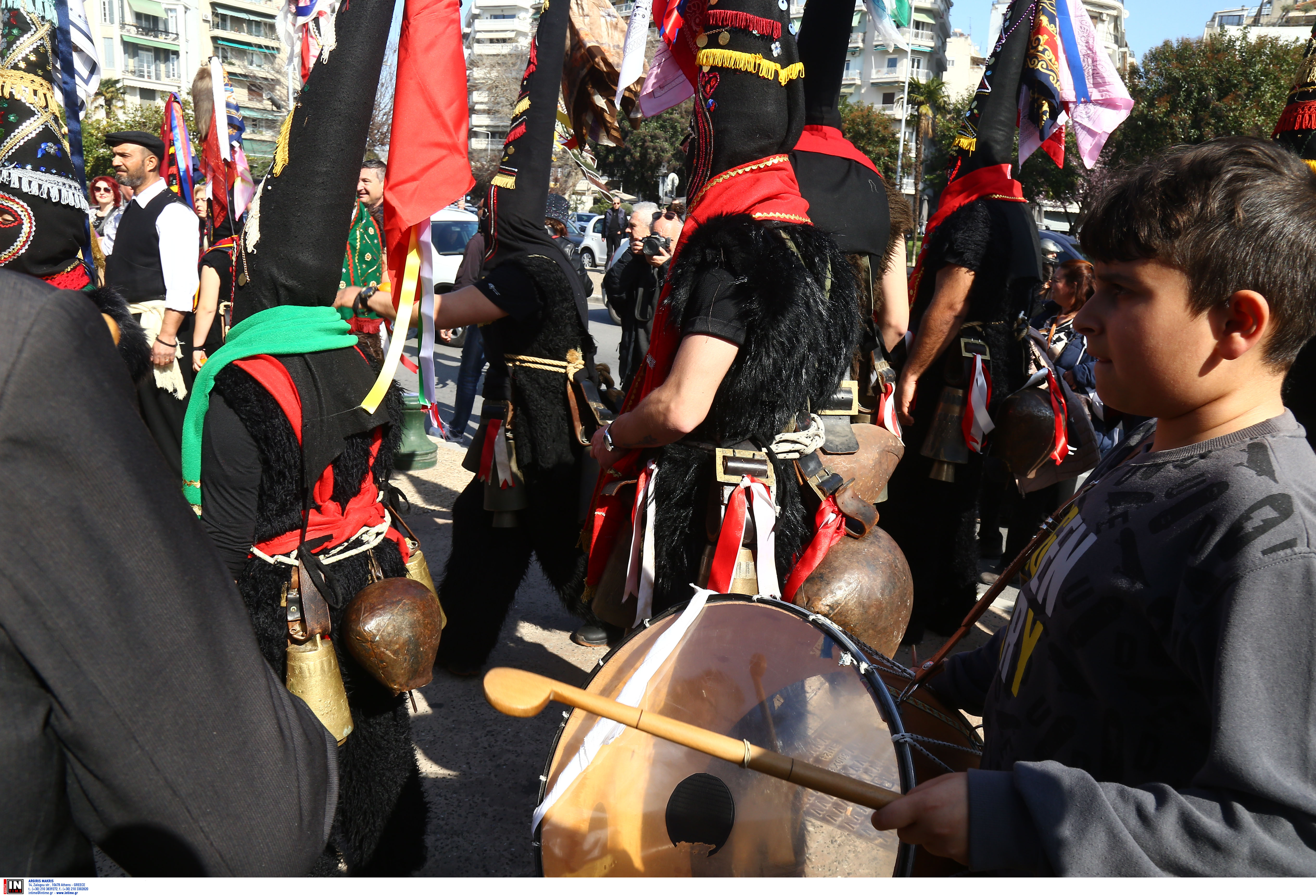 Χιλιάδες κουδουνοφόροι παρέλασαν στο κέντρο της Θεσσαλονίκης-4