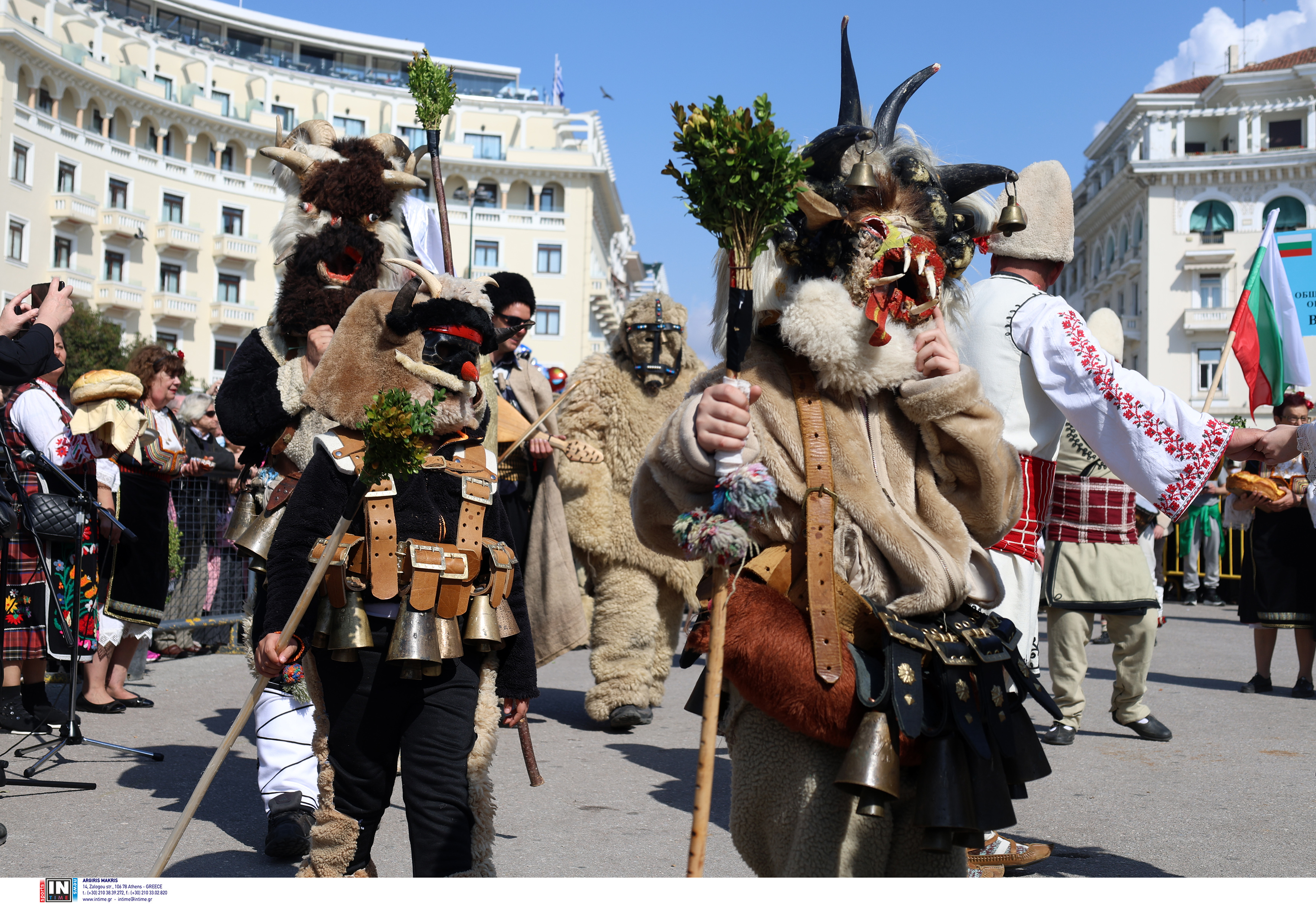 Χιλιάδες κουδουνοφόροι παρέλασαν στο κέντρο της Θεσσαλονίκης-8