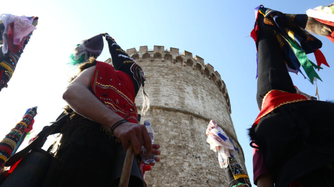 χιλιάδες-κουδουνοφόροι-παρέλασαν-στ-562914142