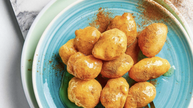 λουκουμάδες-σιροπιαστοί-νηστίσιμοι-562954831