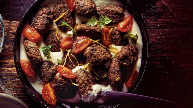 κεμπάπ-μοσχαρίσια-με-σάλτσα-φέτας-γρα-562910827