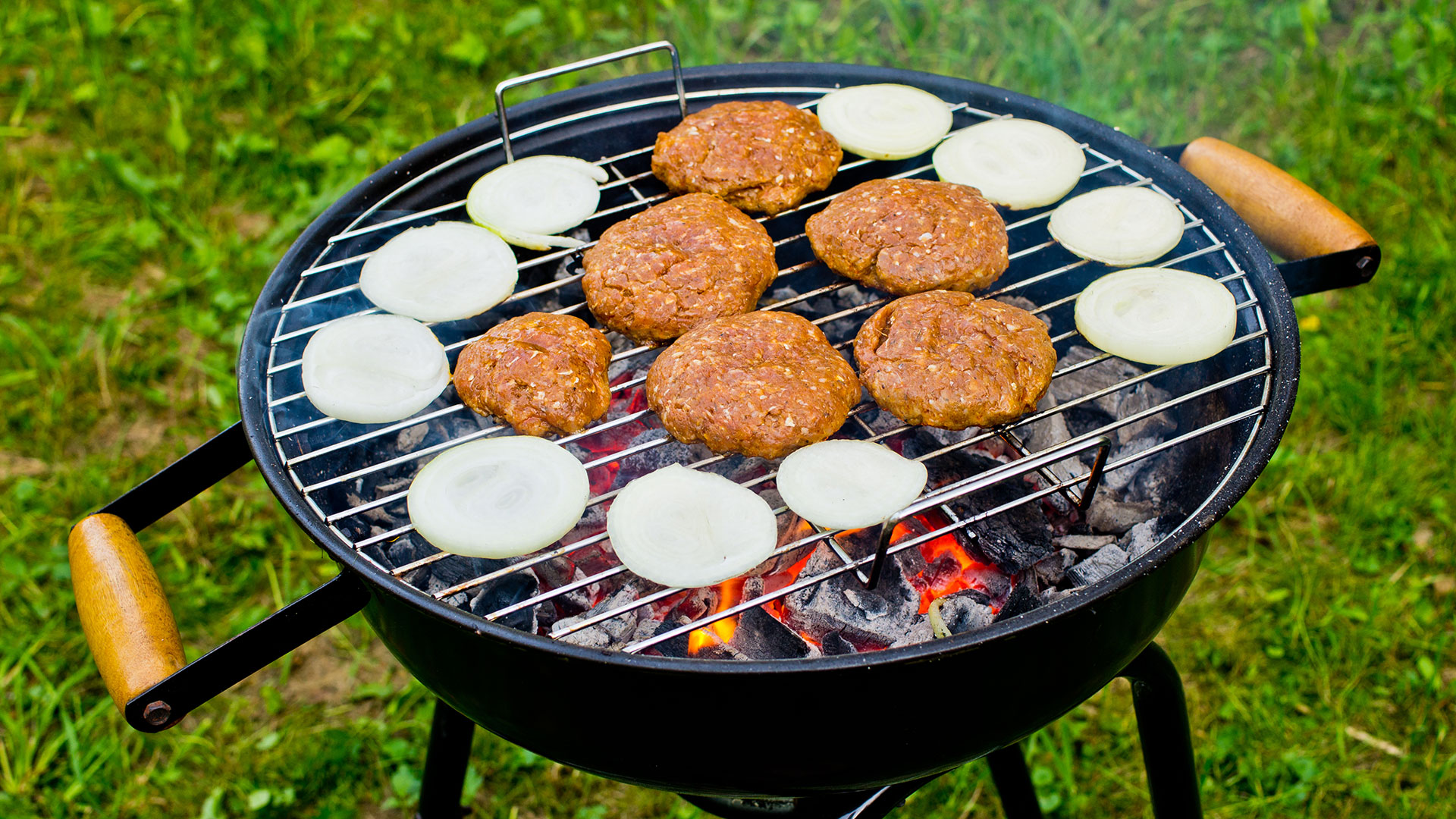 Μπιφτέκια: πώς γίνονται ζουμερά, πόσο τα ψήνουμε και 16 λιχούδικες συνταγές-2